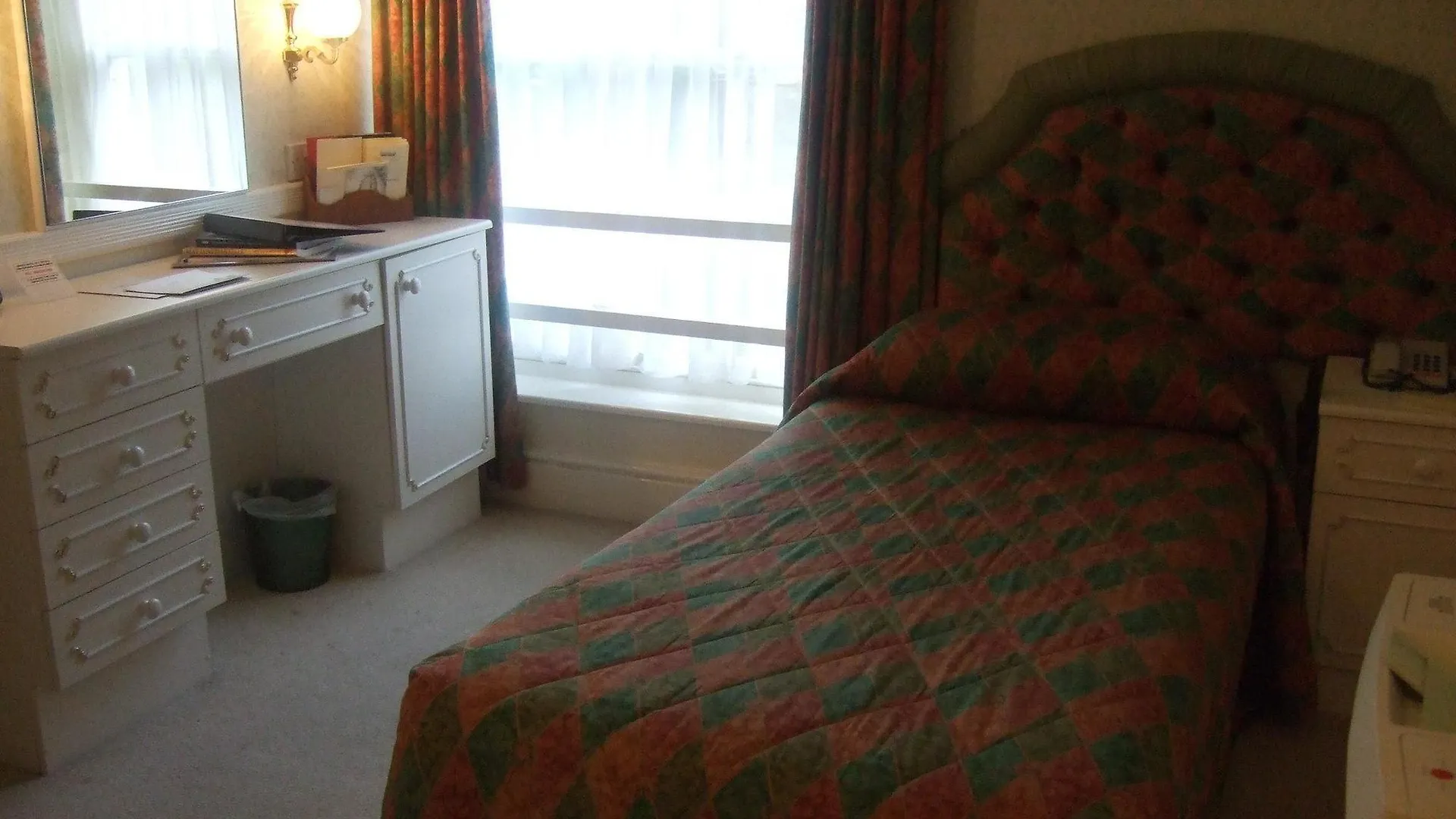 هاروغايت Grants Hotel